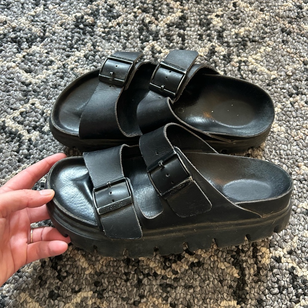 Sandles